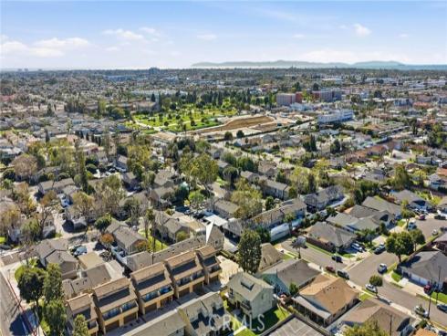 17601  Newland  H , Huntington Beach, CA