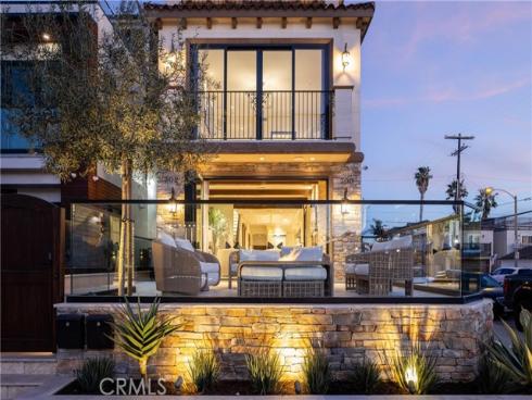 302  3rd  , Huntington Beach, CA