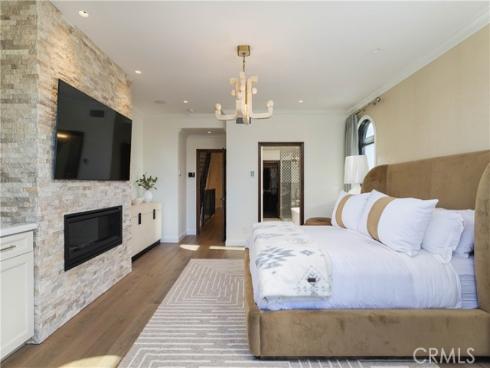 302  3rd  , Huntington Beach, CA