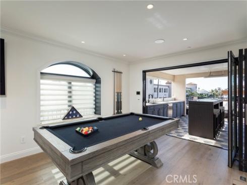 302  3rd  , Huntington Beach, CA