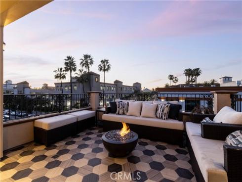 302  3rd  , Huntington Beach, CA