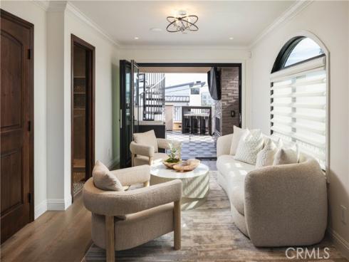 302  3rd  , Huntington Beach, CA