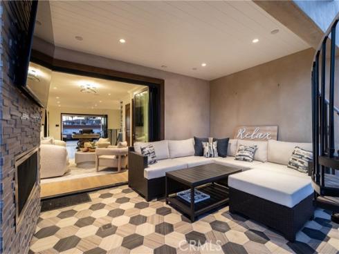 302  3rd  , Huntington Beach, CA