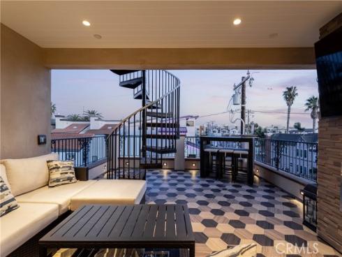 302  3rd  , Huntington Beach, CA