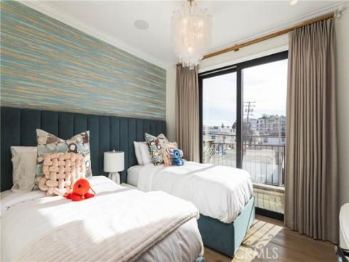 302  3rd  , Huntington Beach, CA