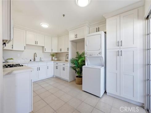 409  Utica D34  D34 , Huntington Beach, CA