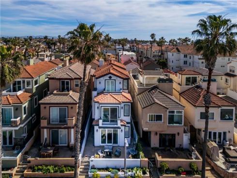 116  11th  , Huntington Beach, CA