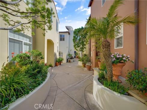 308  5th   Street, Huntington Beach, CA
