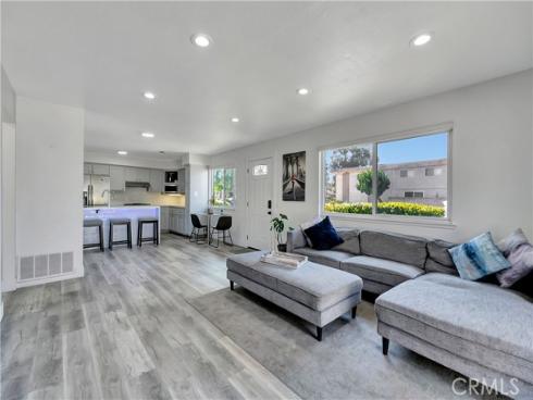 4612  Via Vista  5  Circle, Huntington Beach, CA
