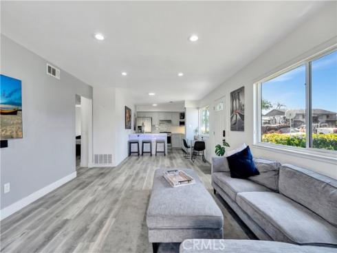 4612  Via Vista  5  Circle, Huntington Beach, CA