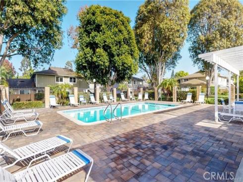 4612  Via Vista  5  Circle, Huntington Beach, CA