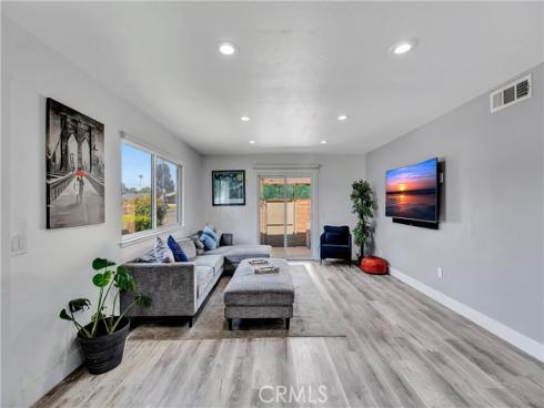 4612  Via Vista  5  Circle, Huntington Beach, CA