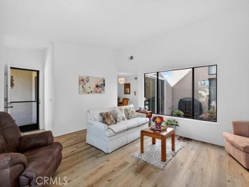 8816  Yuba  1108B  Circle, Huntington Beach, CA