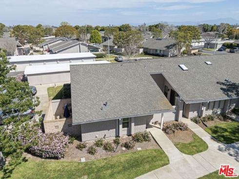 8886  Plumas  1121A  Circle, Huntington Beach, CA