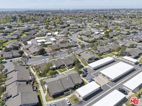 8886  Plumas  1121A  Circle, Huntington Beach, CA