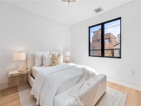 520  11th   Street, Huntington Beach, CA