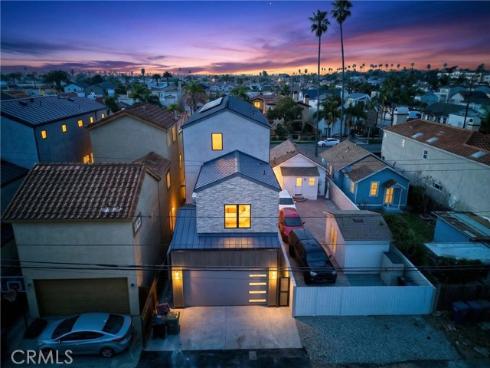 520  11th   Street, Huntington Beach, CA