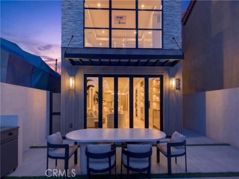 520  11th   Street, Huntington Beach, CA