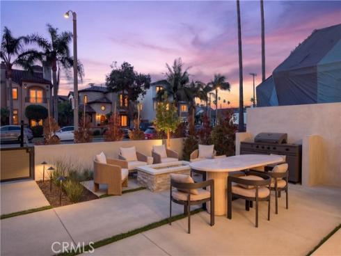 520  11th   Street, Huntington Beach, CA