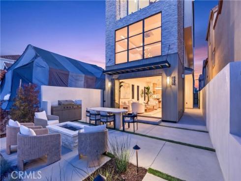 520  11th   Street, Huntington Beach, CA