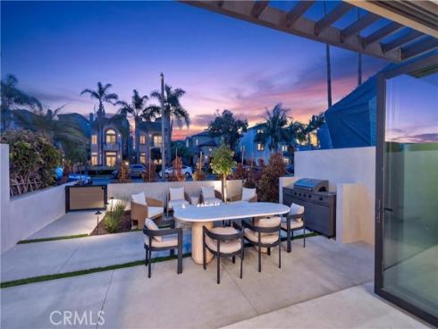 520  11th   Street, Huntington Beach, CA