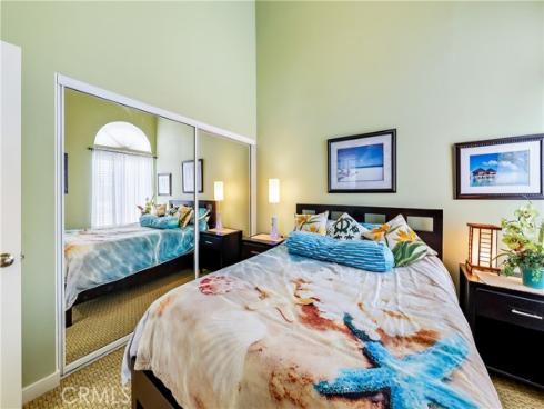 4561  Warner  302 , Huntington Beach, CA