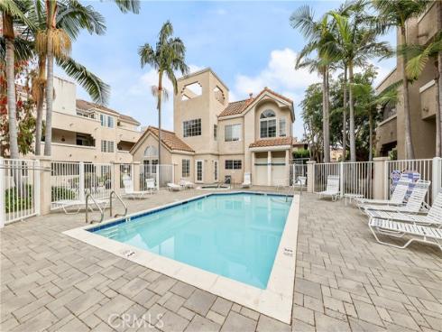 4561  Warner  302 , Huntington Beach, CA