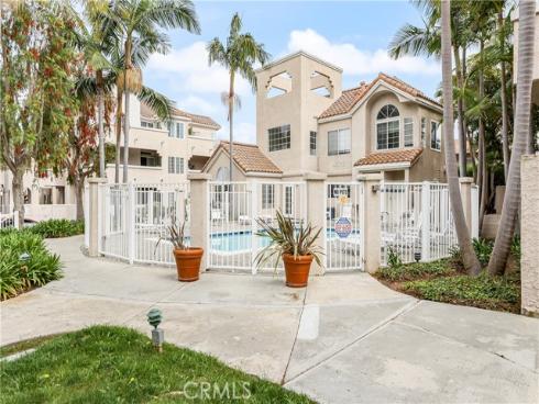 4561  Warner  302 , Huntington Beach, CA