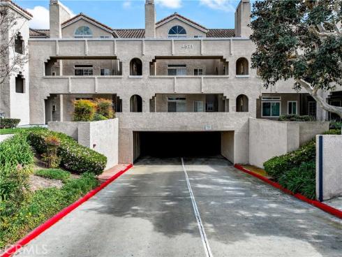 4561  Warner  302 , Huntington Beach, CA