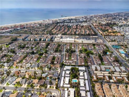 21135  Freeport  , Huntington Beach, CA