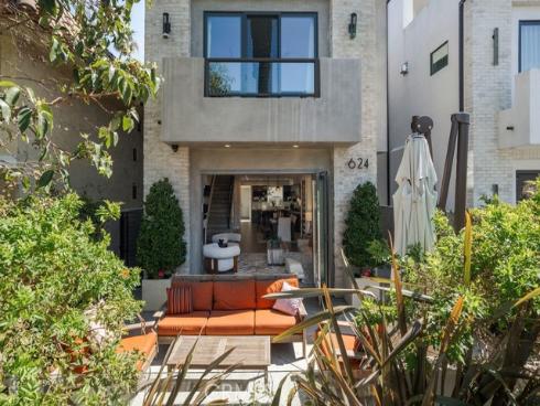 624  14th   Street, Huntington Beach, CA