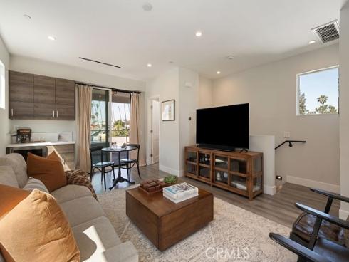 624  14th   Street, Huntington Beach, CA