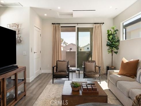 624  14th   Street, Huntington Beach, CA