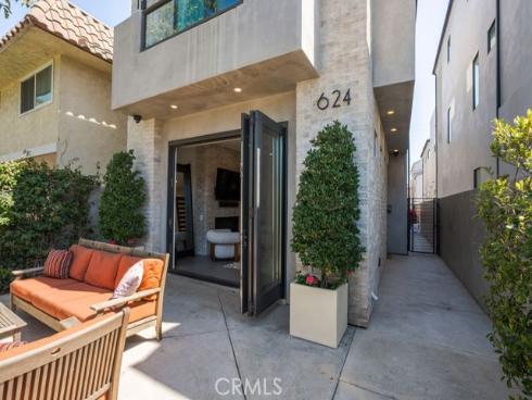 624  14th   Street, Huntington Beach, CA