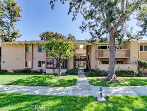 8788  Coral Springs  207F  Court, Huntington Beach, CA
