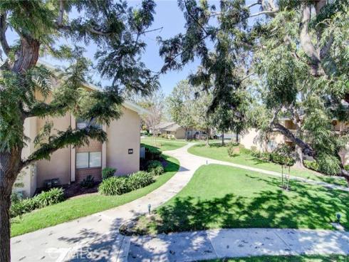 8788  Coral Springs  207F  Court, Huntington Beach, CA