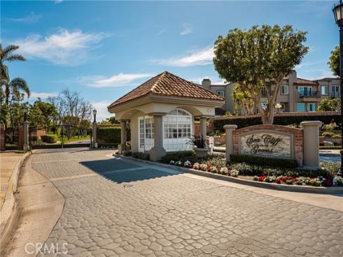 19275  Meadowood Circle  , Huntington Beach, CA