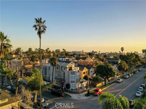 428  7th  , Huntington Beach, CA