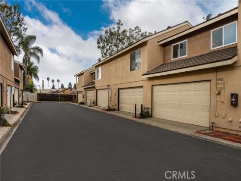19081  Flagship Cir  , Huntington Beach, CA