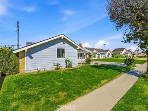 17571  Wrightwood   Lane, Huntington Beach, CA