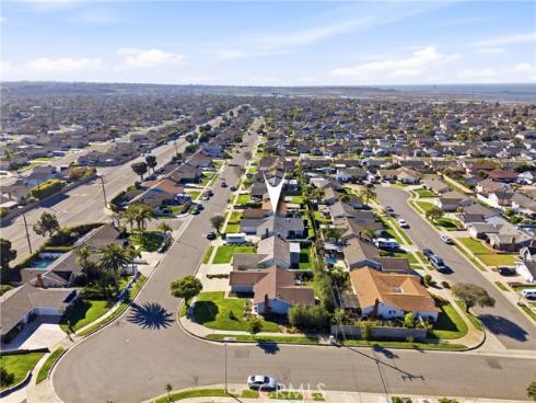 17571  Wrightwood   Lane, Huntington Beach, CA