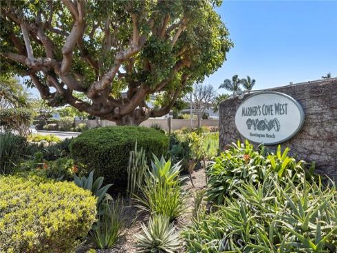 21114  Gypsy Moth   Lane, Huntington Beach, CA