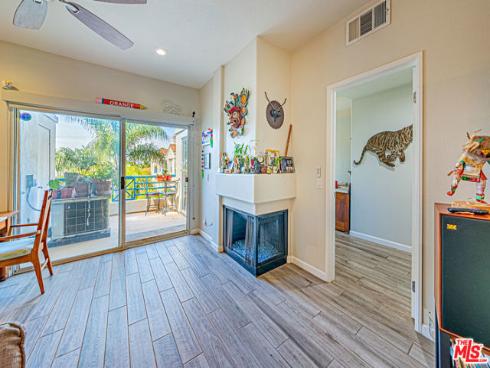 415  Townsquare  325  Lane, Huntington Beach, CA