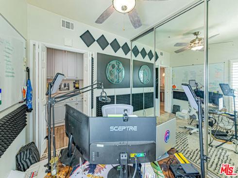 415  Townsquare  325  Lane, Huntington Beach, CA