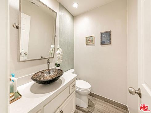 415  Townsquare  325  Lane, Huntington Beach, CA