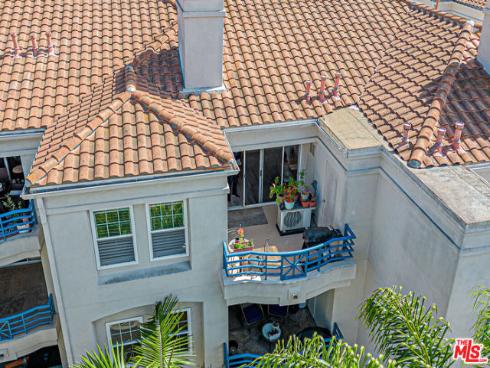 415  Townsquare  325  Lane, Huntington Beach, CA