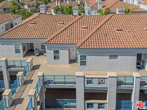 415  Townsquare  325  Lane, Huntington Beach, CA