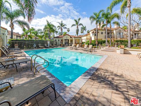 415  Townsquare  325  Lane, Huntington Beach, CA