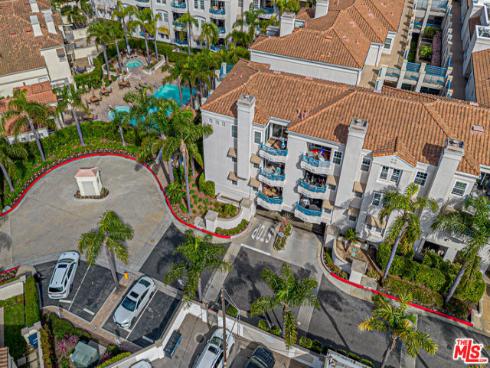 415  Townsquare  325  Lane, Huntington Beach, CA