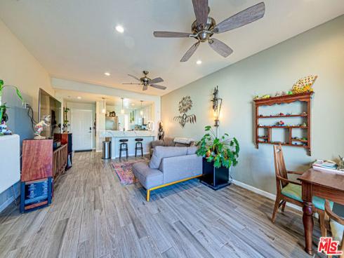 415  Townsquare  325  Lane, Huntington Beach, CA